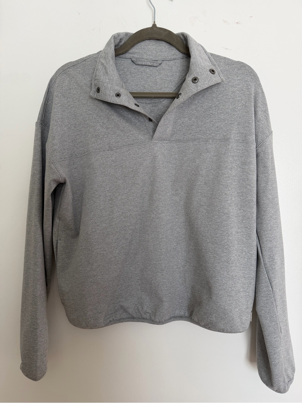 Vuori women's  Grey Quarter-Snap Pullover Sweater